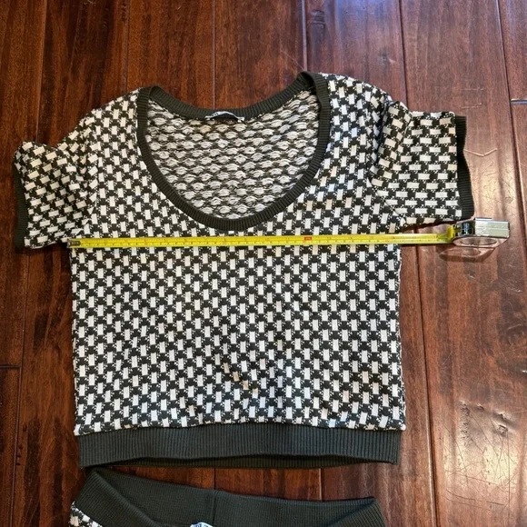 Zara’s Green and Ecru knit outfit/set. Size Large  worn one, like new condition! - Picture 2 of 13